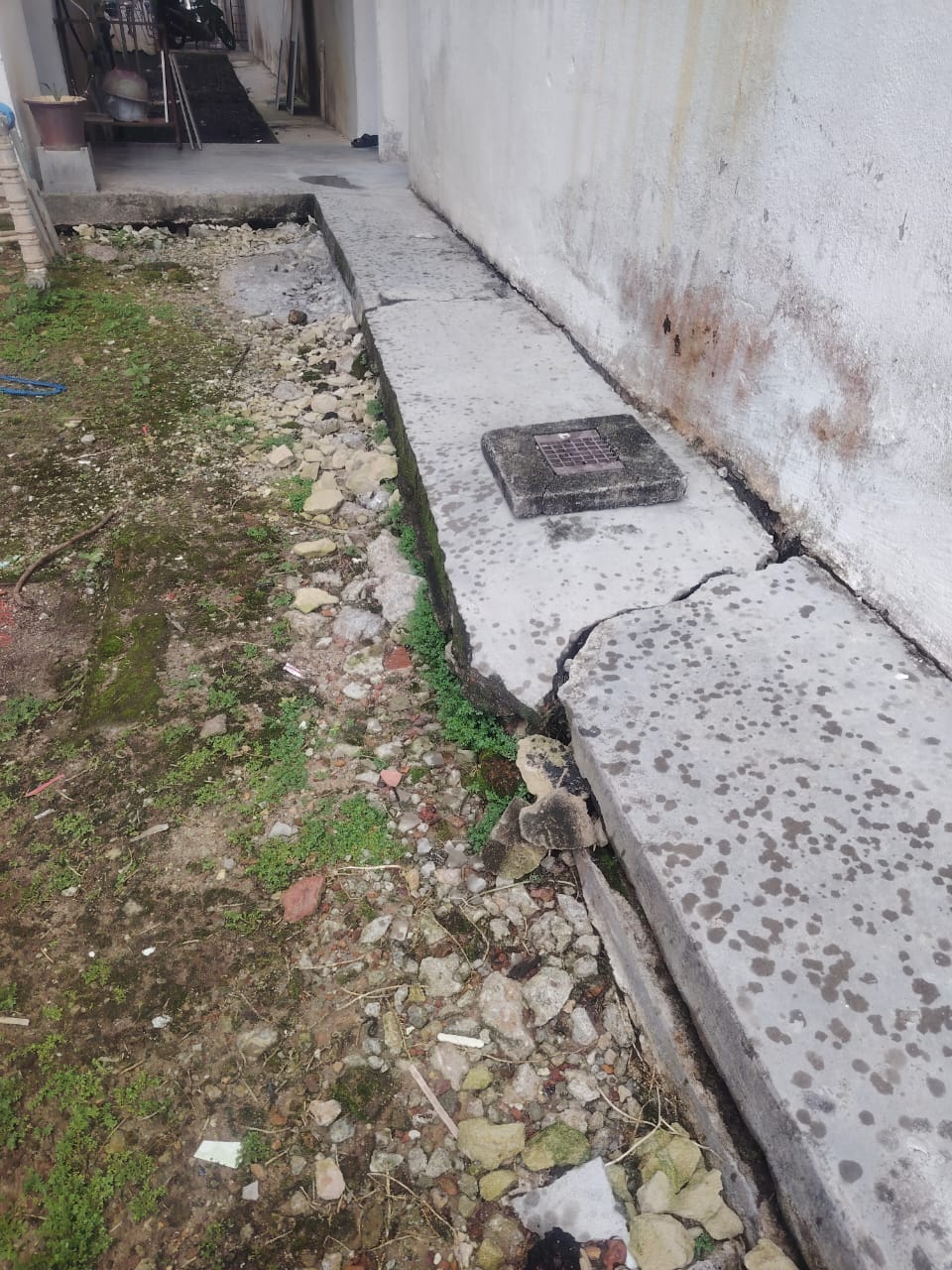 Block M ground-settlement repair work, photo 3